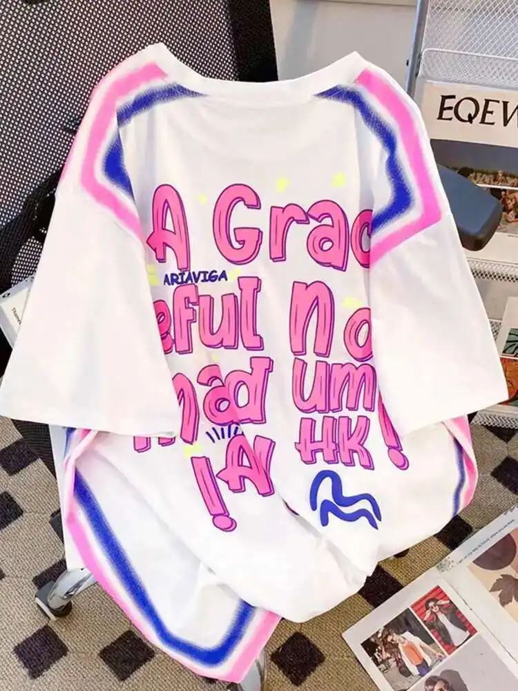 Women T-shirt Plus Size Graffiti Contrasting Short Sleeved Top For Women's Summer Loose Fit Lower Body Missing T-shirt
Women T-shirt Plus Size Graffiti Contrasting Short Sleeved Top For Women's Summer Loose Fit Lower Body Missing T-shirt