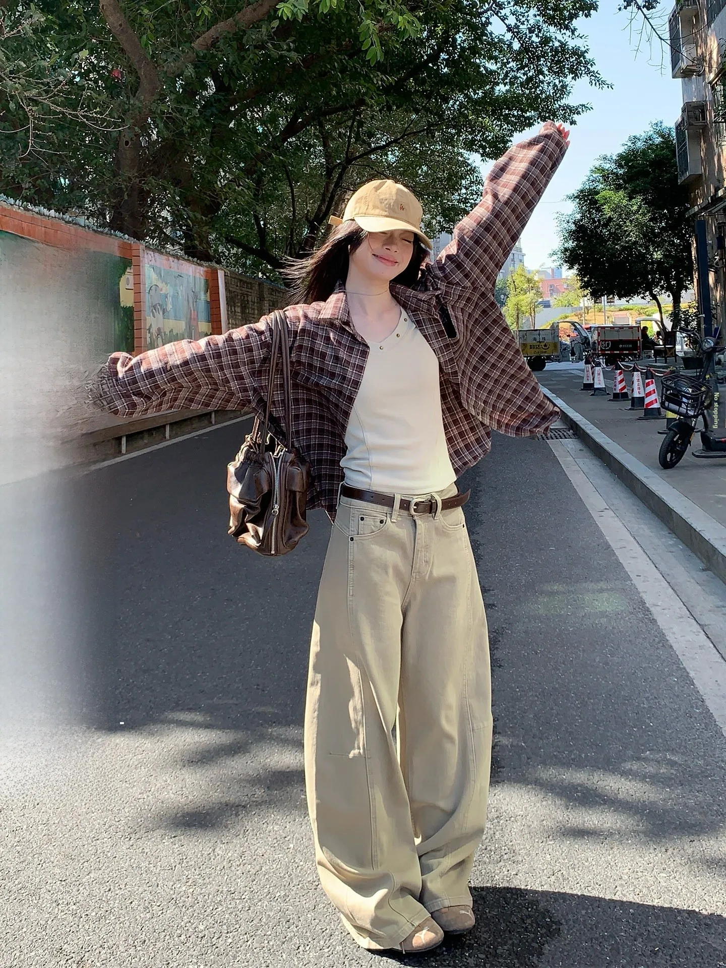 Женские повседневные брюки прямого кроя из хлопка цвета хаки, свободные, широкие, длинные, весенняя новинка Sle Song Zhengen
Женские повседневные брюки прямого кроя из хлопка цвета хаки, свободные, широкие, длинные, весенняя новинка Sle Song Zhengen