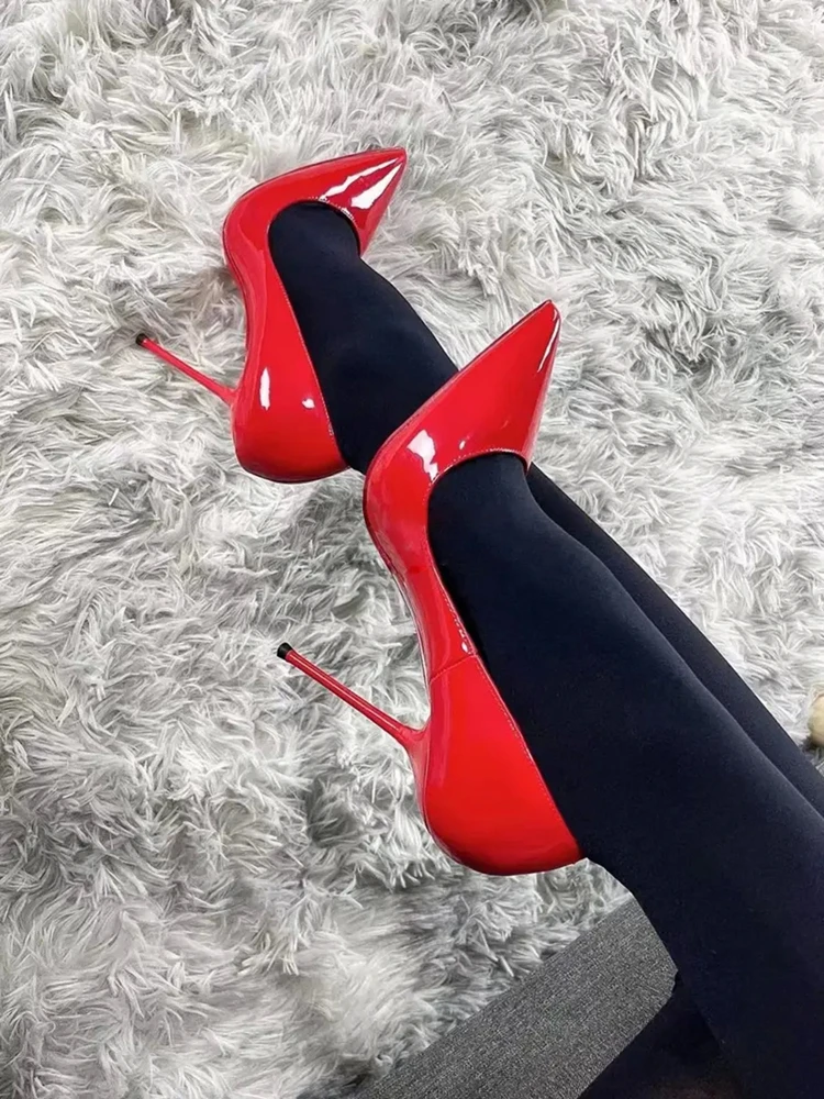 Ультратонкий металлический каблук, высокие каблуки 12 см, зеркальные пикантные туфли с острым носком и мелким горлышком, европейские и американские профессиональные туфли больших размеров
Ультратонкий металлический каблук, высокие каблуки 12 см, зеркальные пикантные туфли с острым носком и мелким горлышком, европейские и американские профессиональные туфли больших размеров