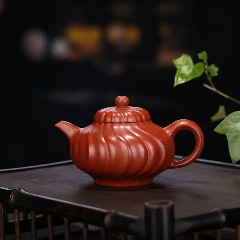 Yixing Purple Clay Yixing tendon pattern Fengling purple clay teapot purple sand teapot Yixing handmade teapot
Yixing Purple Clay Yixing tendon pattern Fengling purple clay teapot purple sand teapot Yixing handmade teapot
