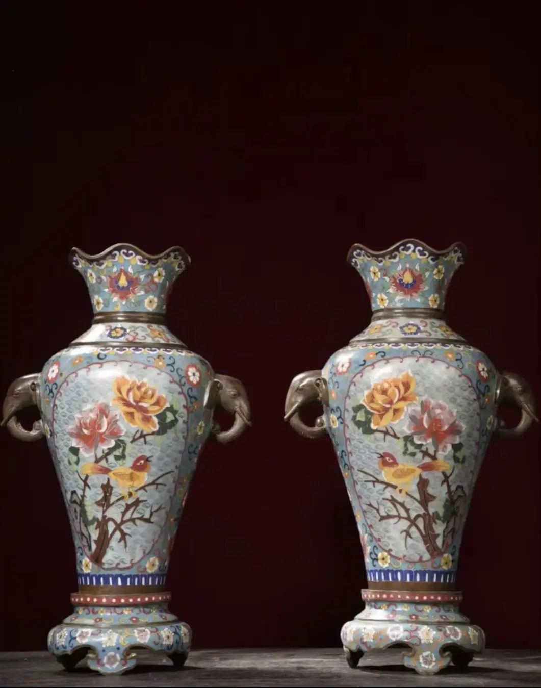 18"Tibetan Temple Collection Old Bronze Cloisonne Enamel Flower Mouth Elephant Head Ear Vase A Pair Amass wealth Ornaments
18"Tibetan Temple Collection Old Bronze Cloisonne Enamel Flower Mouth Elephant Head Ear Vase A Pair Amass wealth Ornaments