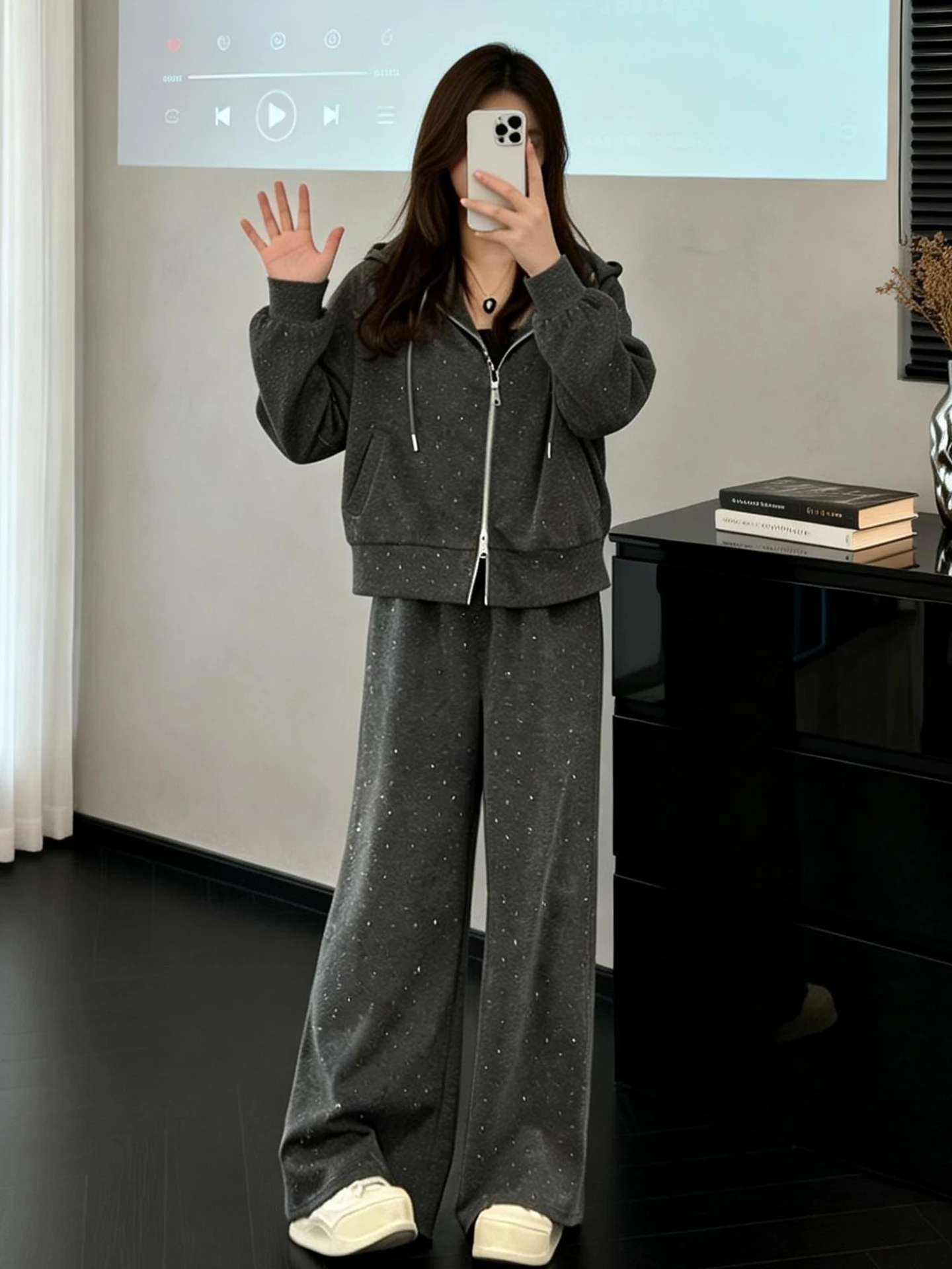Casual Sportswear Set Women's Spring Autumn Loose Fit Hoodie Sweatshirt And Pants Running Two Piece Suit Fashionable Comfortable
Casual Sportswear Set Women's Spring Autumn Loose Fit Hoodie Sweatshirt And Pants Running Two Piece Suit Fashionable Comfortable
