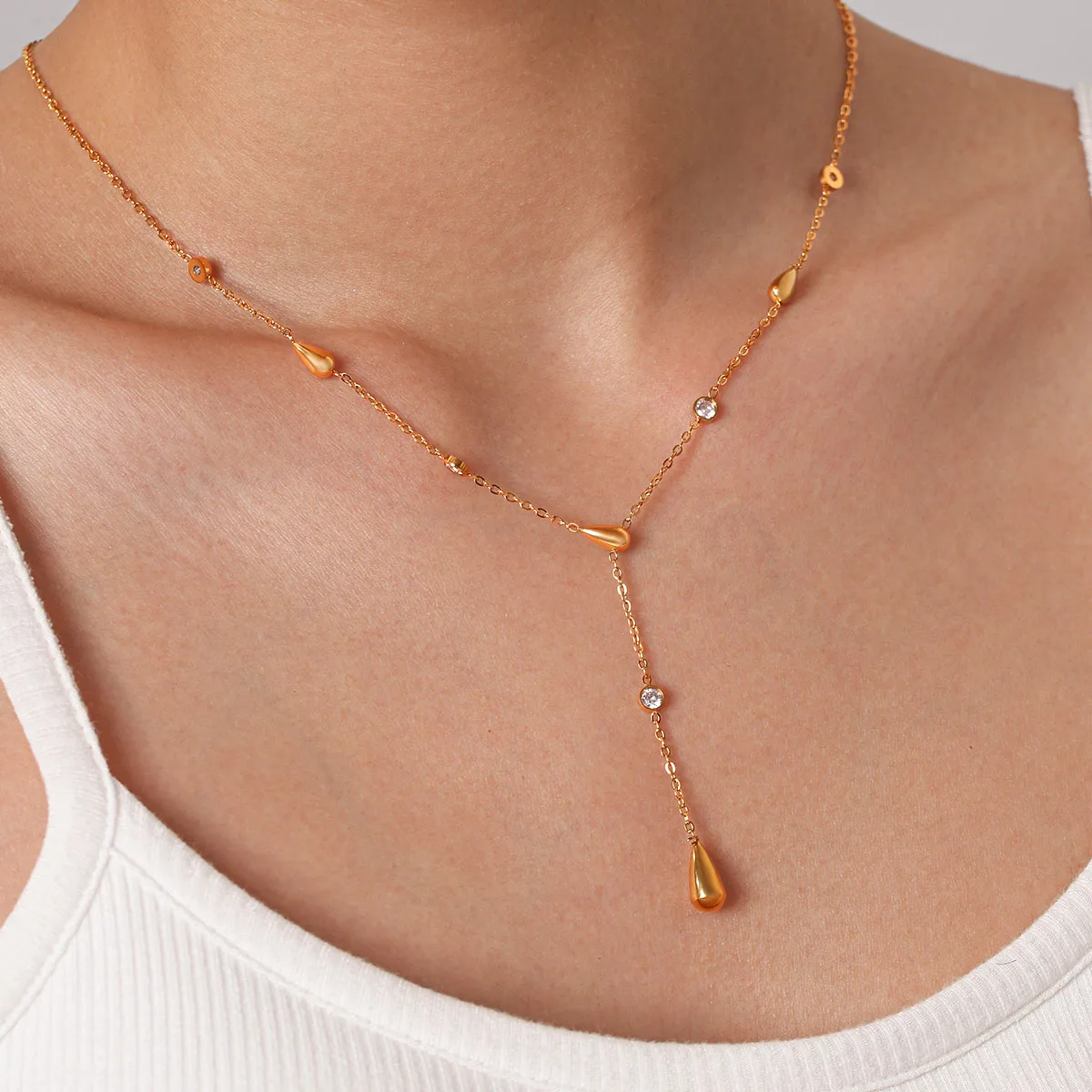 Y Shape Waterdrop Necklace 18K Gold PVD Plated Stainless Steel For Women Dainty Tarnish Resistant Luxury Jewelry High Quality
Y Shape Waterdrop Necklace 18K Gold PVD Plated Stainless Steel For Women Dainty Tarnish Resistant Luxury Jewelry High Quality