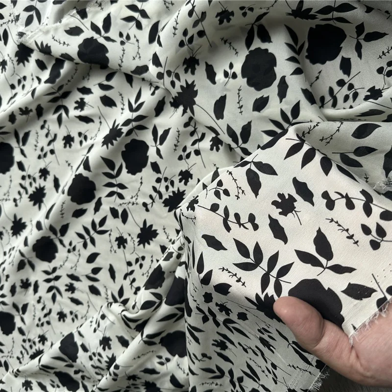 Ткань из 100% тутового шелка 14 Momme Crepe Silk, 1 метр, белая с черным принтом, ширина 137 см, 54 дюйма, по дворам, JN179
Ткань из 100% тутового шелка 14 Momme Crepe Silk, 1 метр, белая с черным принтом, ширина 137 см, 54 дюйма, по дворам, JN179