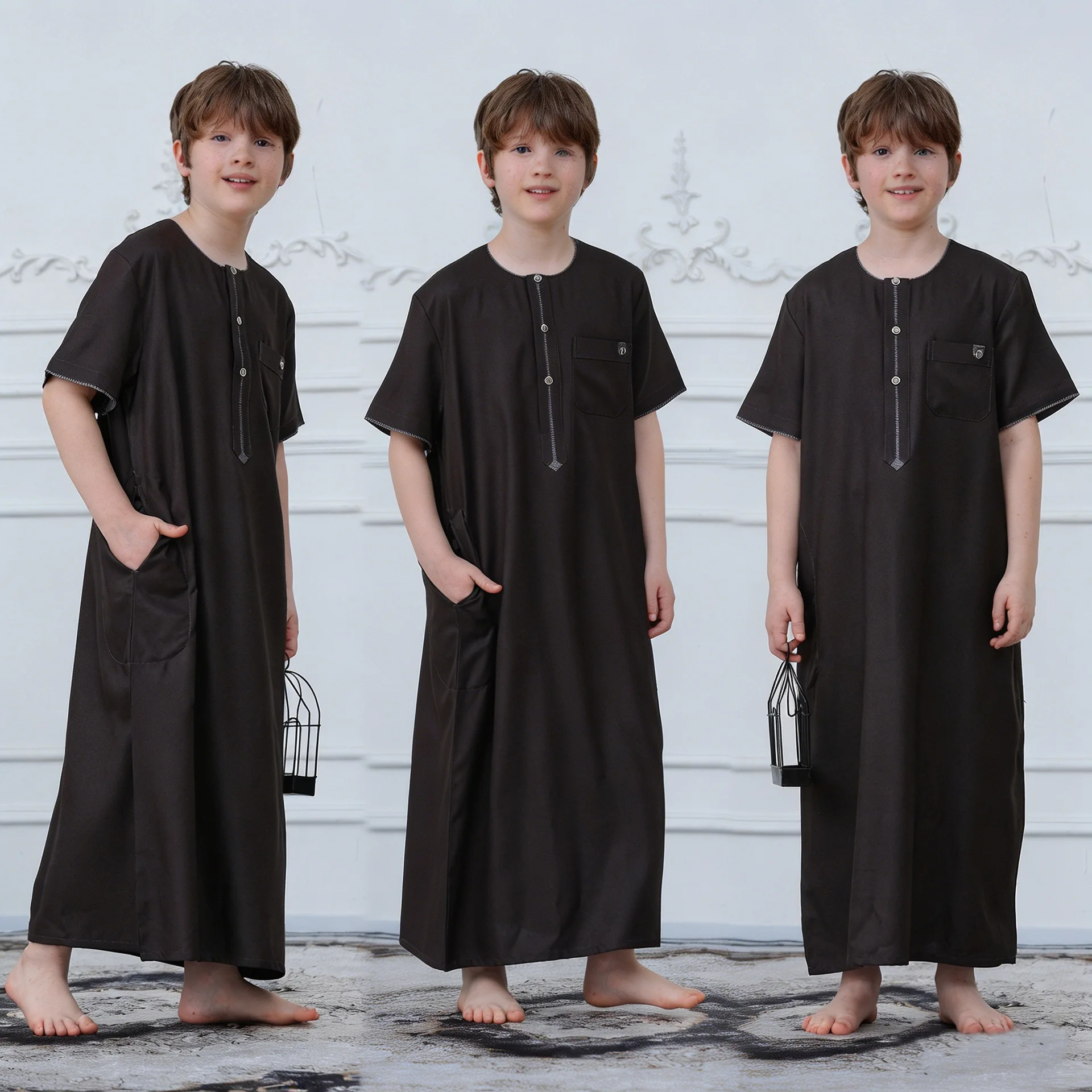 Eid Ramadan Boys Short Sleeve Thobe Kids Islamic Jubba Round Neck Button Decor Pocket Design Soft Fabric Children Arab Robe New
Eid Ramadan Boys Short Sleeve Thobe Kids Islamic Jubba Round Neck Button Decor Pocket Design Soft Fabric Children Arab Robe New