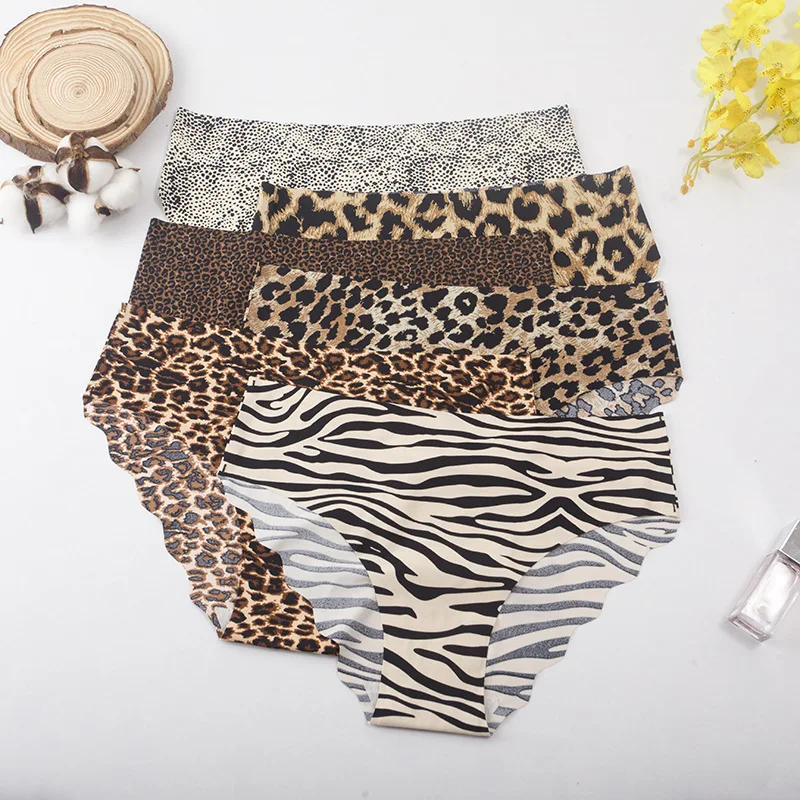Sexy Leopard Thongs Women's Panties Lingerie Breathable Thongs 2025 New Female Underwear Seamless Printed Panties Ice Silk Brief
Sexy Leopard Thongs Women's Panties Lingerie Breathable Thongs 2025 New Female Underwear Seamless Printed Panties Ice Silk Brief