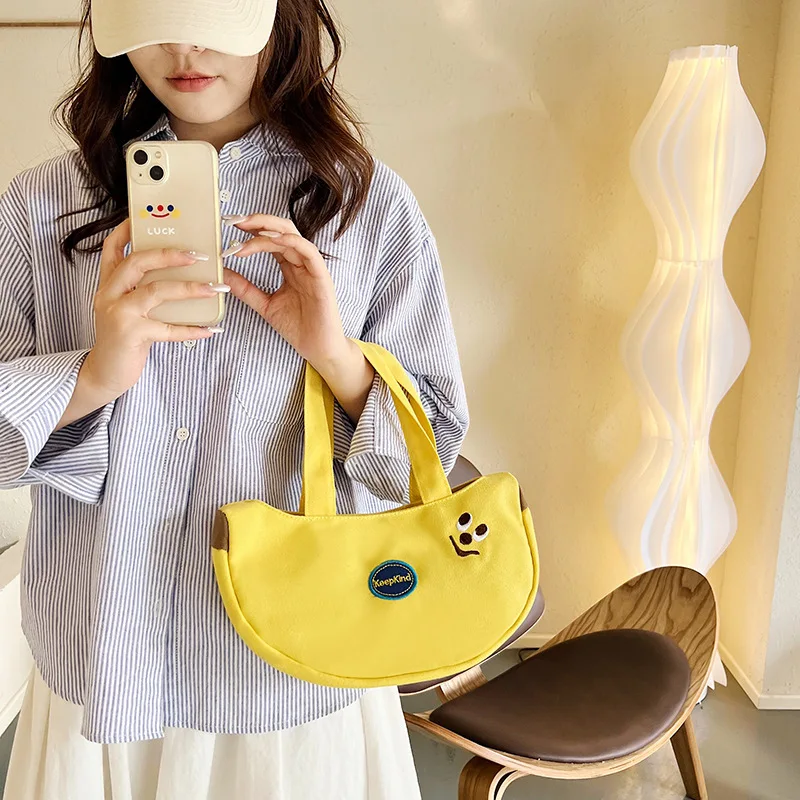 Женская сумка Симпатичная и новая сумка-банан для переноски при выходе Желтый цвет Сумка Холст для мам и офисных работников Удобная сумка
Женская сумка Симпатичная и новая сумка-банан для переноски при выходе Желтый цвет Сумка Холст для мам и офисных работников Удобная сумка