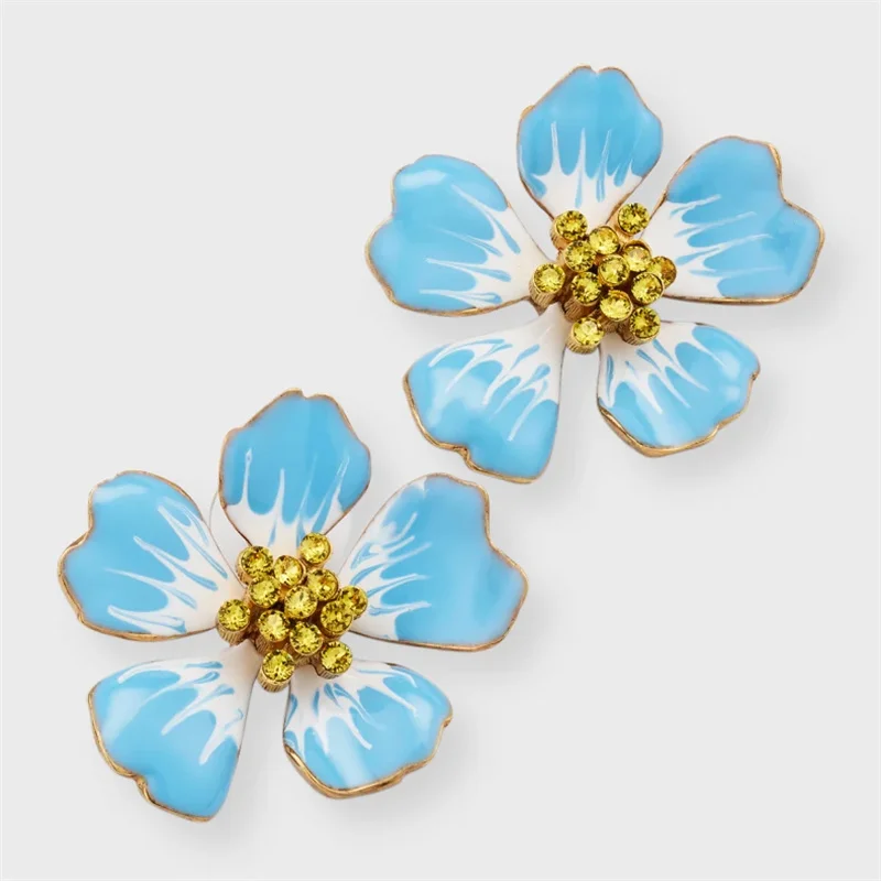 Simple Fashion Gold Color Metal Carving Blue Flower Stud Earrings for Women Jewelry
Simple Fashion Gold Color Metal Carving Blue Flower Stud Earrings for Women Jewelry