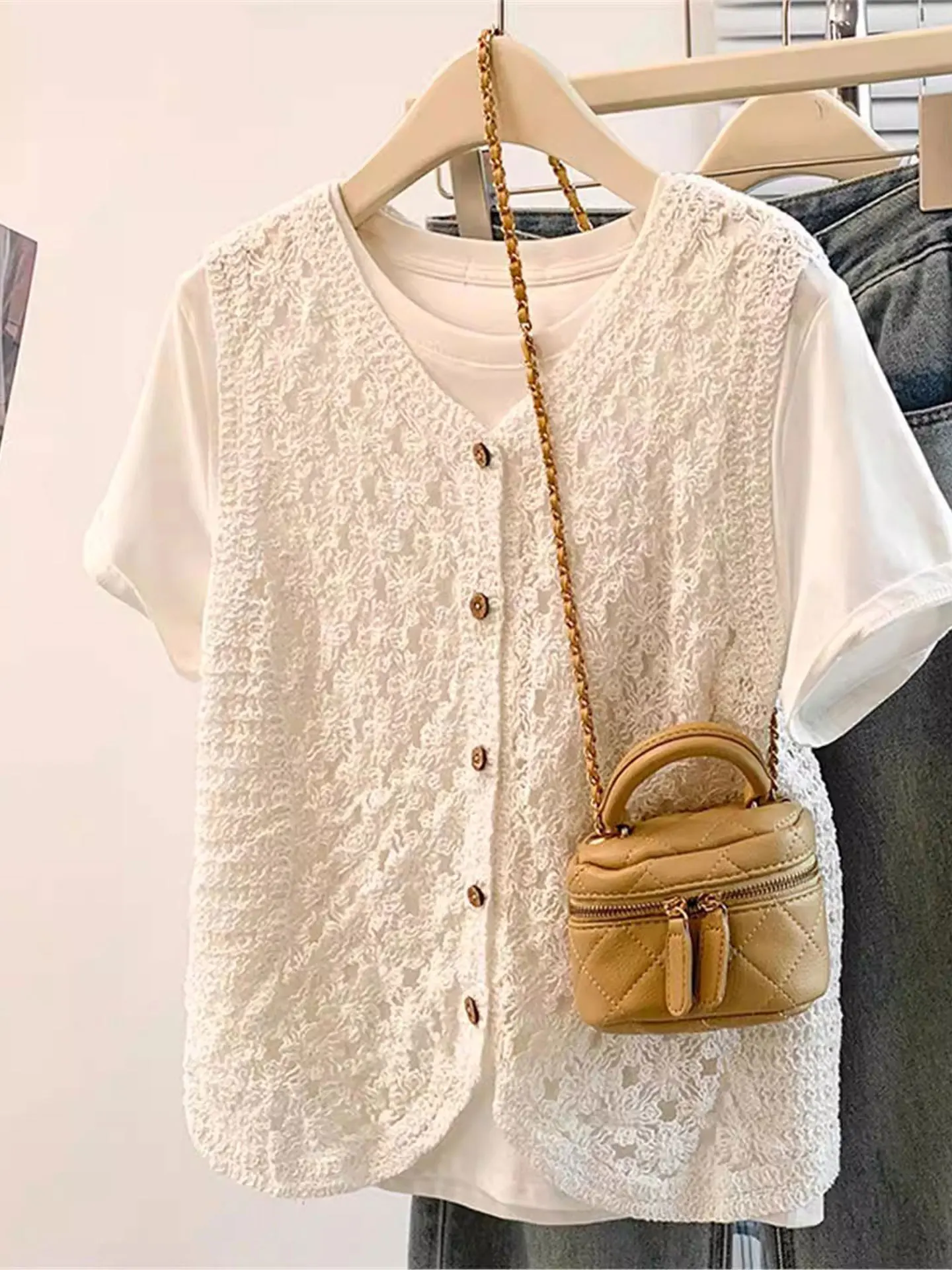 Женский вязаный жилет с вышивкой крючком, ажурный, весна 2026, CleanFit, больших размеров
Женский вязаный жилет с вышивкой крючком, ажурный, весна 2026, CleanFit, больших размеров