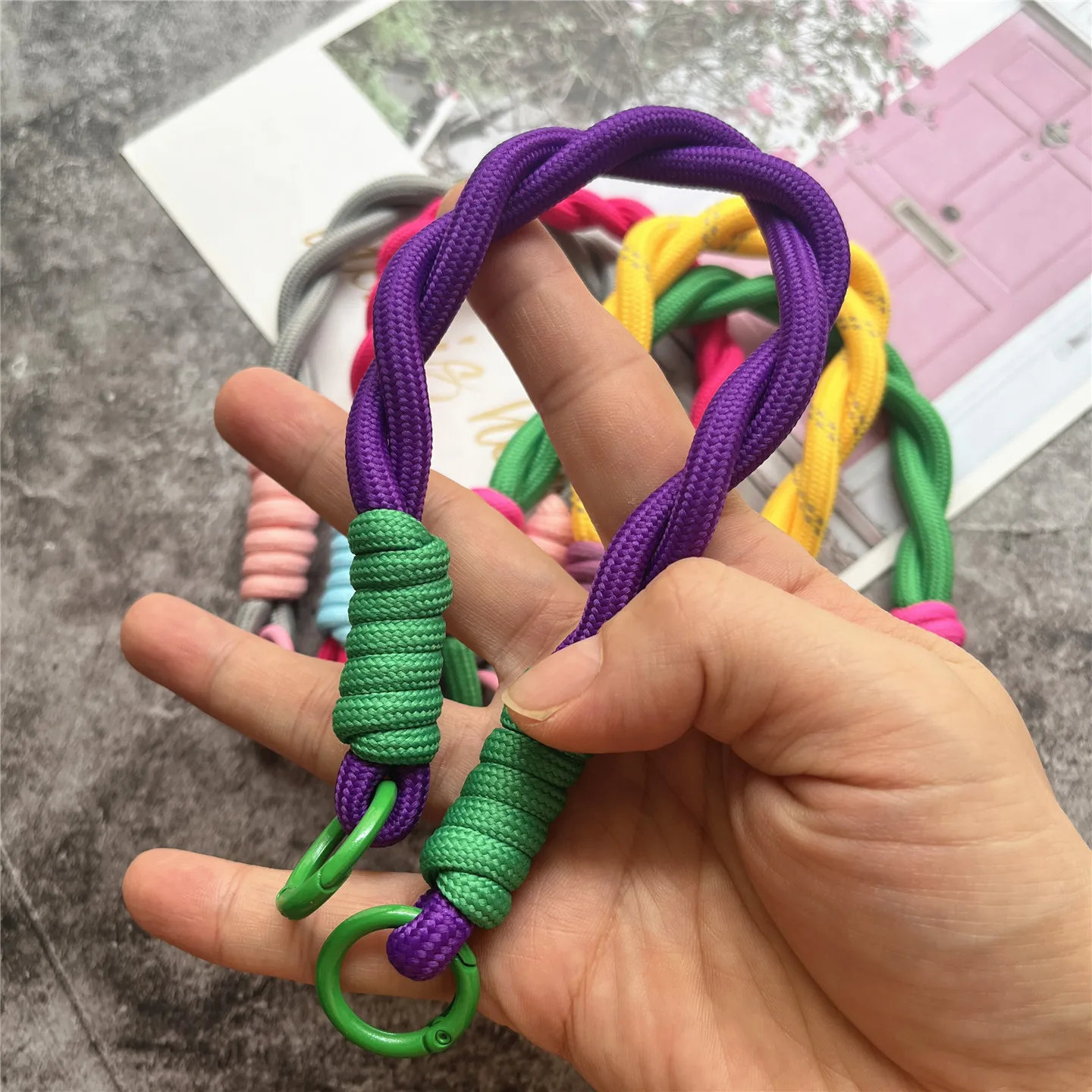 Ювелирные аксессуары для телефонов, брелок контрастного цвета, ремешок ручной работы, брелок премиум-класса, анти-потерянный ремешок для телефона
Ювелирные аксессуары для телефонов, брелок контрастного цвета, ремешок ручной работы, брелок премиум-класса, анти-потерянный ремешок для телефона