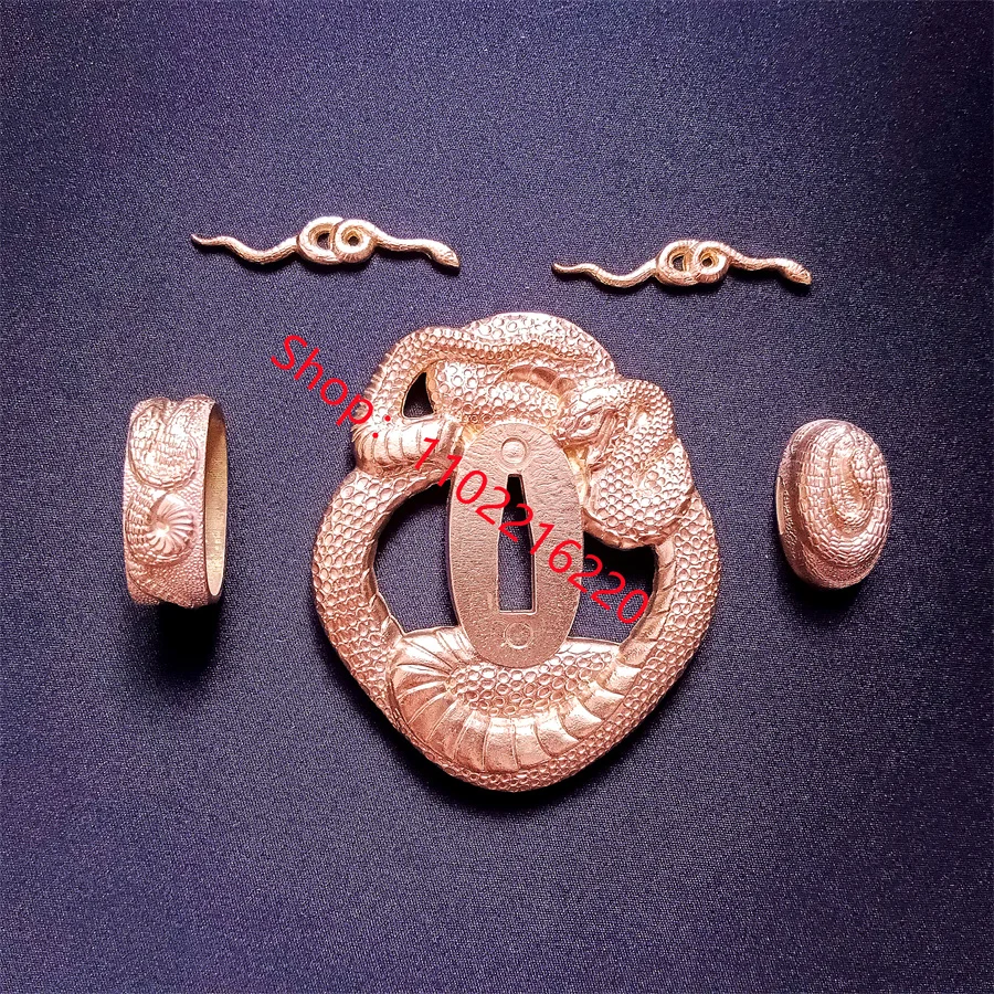 Очень красивая змеиная тема Tsuba, защитная накладка, фучи Кашира менюки для реальных японских фотоаксессуаров
Очень красивая змеиная тема Tsuba, защитная накладка, фучи Кашира менюки для реальных японских фотоаксессуаров