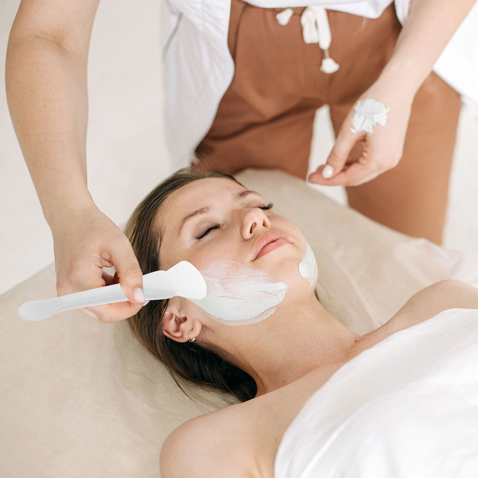 Dual-Ended Silicone Mud Mask Applicator Multi-Functional Face Tool Spoon Fishtail Design Reusable Skincare Mask Applicator
Dual-Ended Silicone Mud Mask Applicator Multi-Functional Face Tool Spoon Fishtail Design Reusable Skincare Mask Applicator