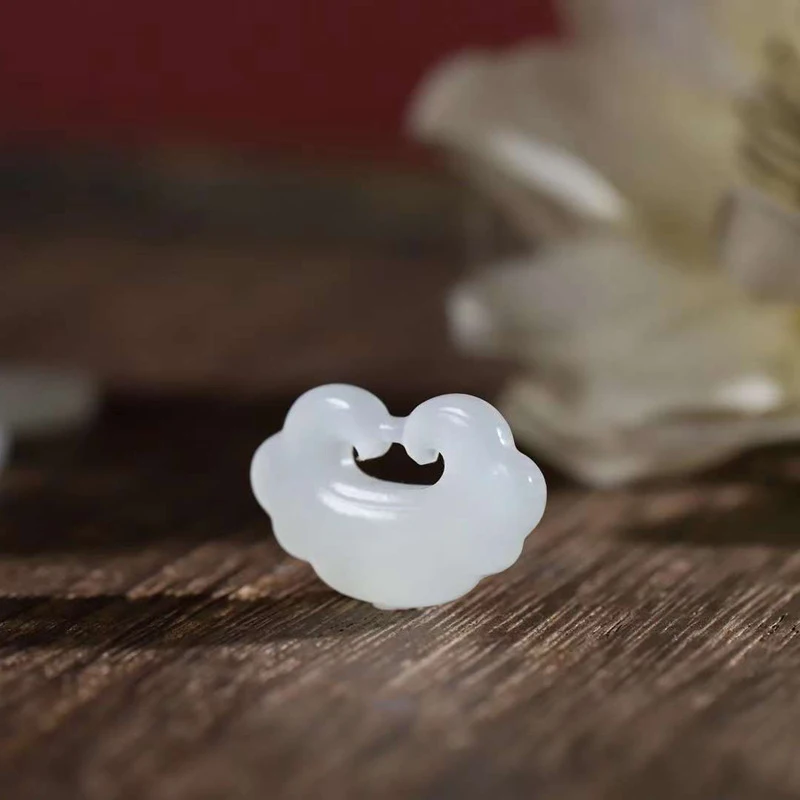 Natural Hotan Qinghai Material Sheep Fat Grade White Ruyi Peace Lock Jade Pendant Women
Natural Hotan Qinghai Material Sheep Fat Grade White Ruyi Peace Lock Jade Pendant Women