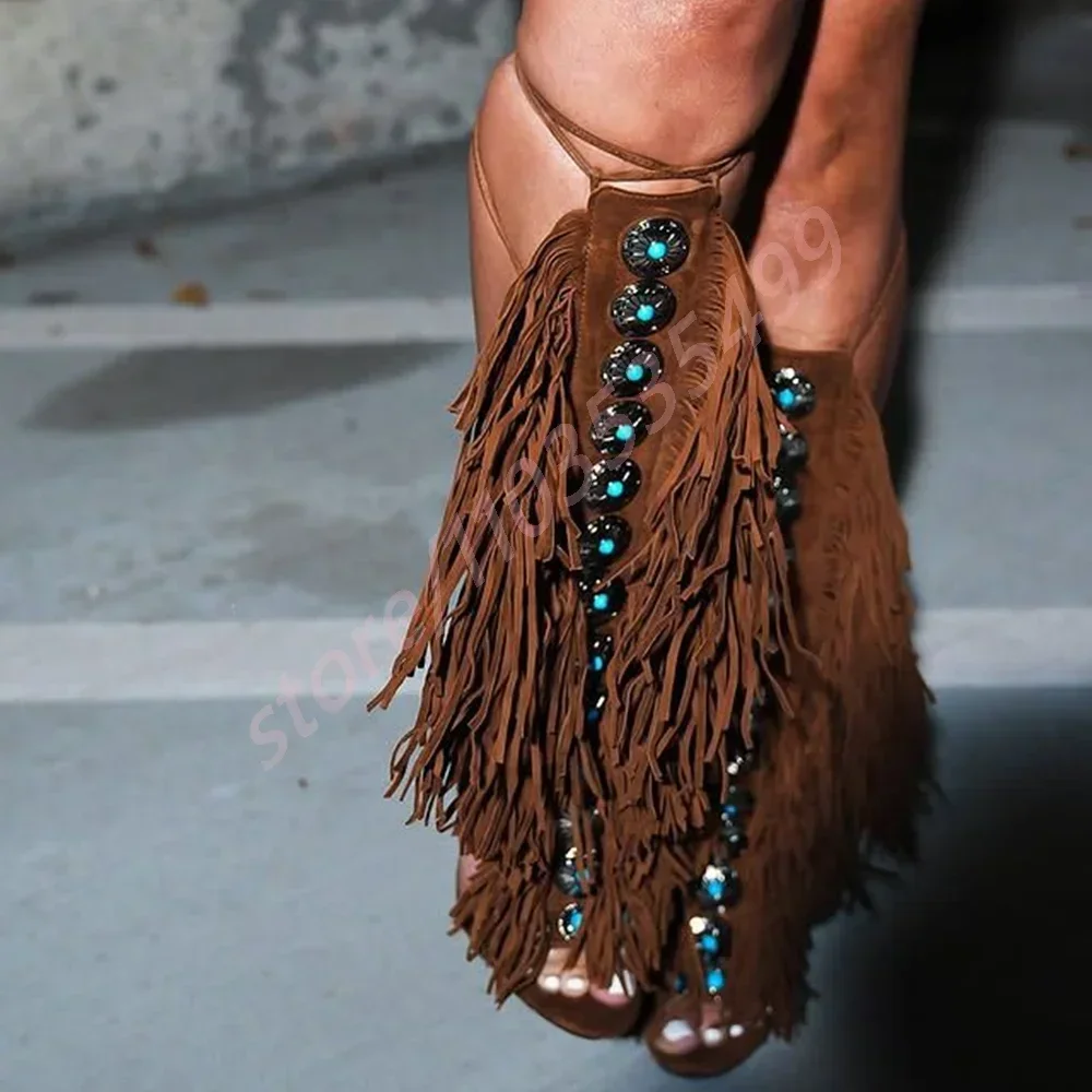 Сексуальные женские ботинки с открытым носком и кисточками с драгоценными камнями, новые роскошные римские ретро-черные коричневые модели, сценические ботинки для подиума, уличные повседневные сандалии на шпильке
Сексуальные женские ботинки с открытым носком и кисточками с драгоценными камнями, новые роскошные римские ретро-черные коричневые модели, сценические ботинки для подиума, уличные повседневные сандалии на шпильке