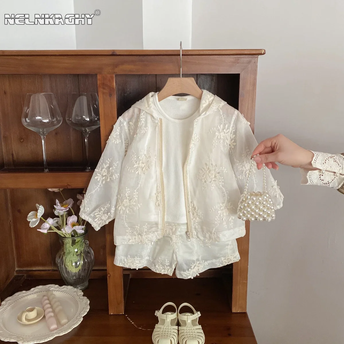 2025 Summer New in Kids Baby Girls Fashion Clothing Set 3pcs Children Hooded Embroidery Flower Lace Coat+vest+shorts 2-8Y
2025 Summer New in Kids Baby Girls Fashion Clothing Set 3pcs Children Hooded Embroidery Flower Lace Coat+vest+shorts 2-8Y