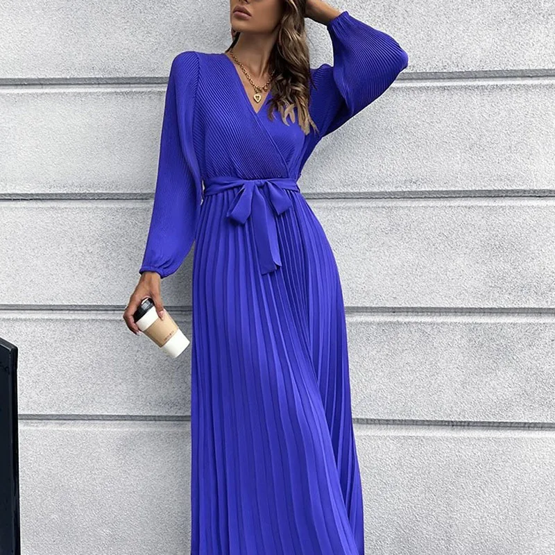 New Autumn and Winter Fashion V-neck Pleated A-line Trend, Sexy and Versatile Temperament, Reduced Age Mid Length Dress
New Autumn and Winter Fashion V-neck Pleated A-line Trend, Sexy and Versatile Temperament, Reduced Age Mid Length Dress
