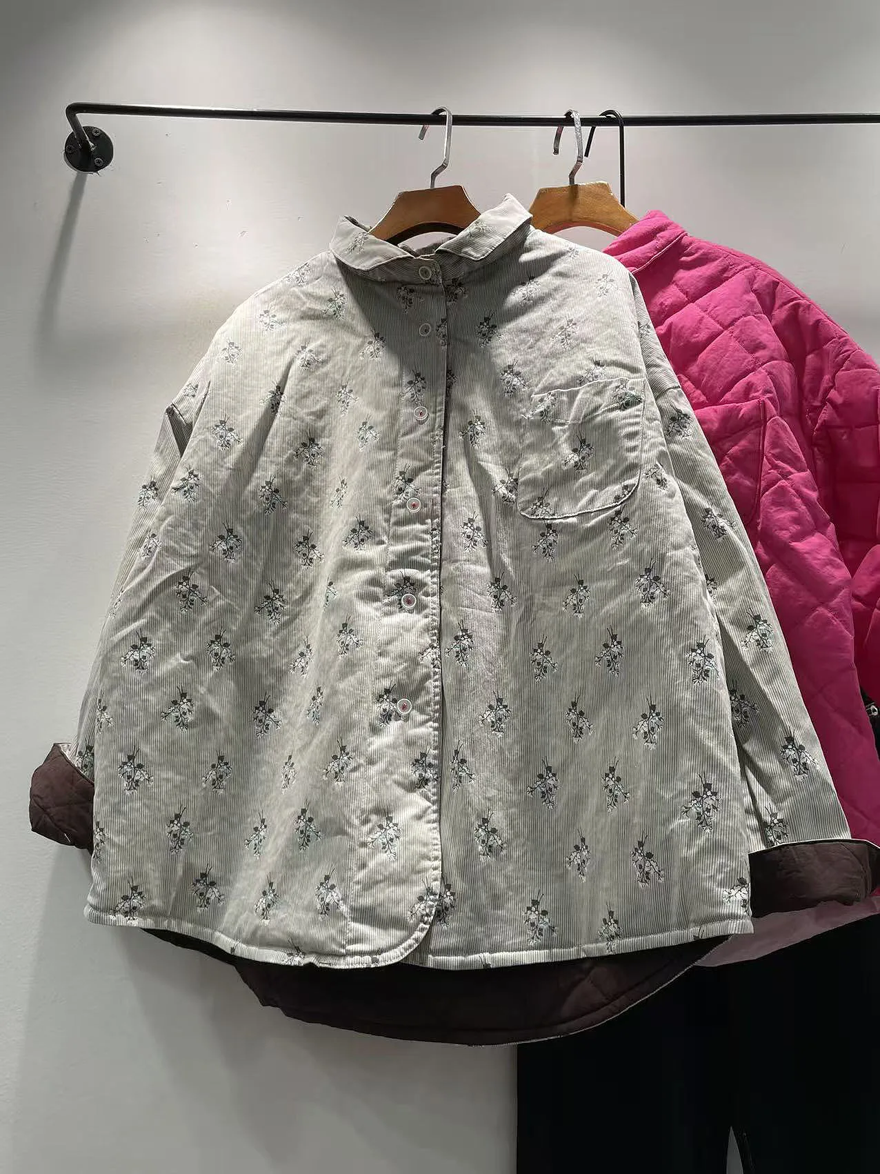 Winter Women's Korean Style Floral Print Long Sleeve Cotton Jacket Double Sided Wearable Warm Thermal Cotton Coat with Stand ...
Winter Women's Korean Style Floral Print Long Sleeve Cotton Jacket Double Sided Wearable Warm Thermal Cotton Coat with Stand ...