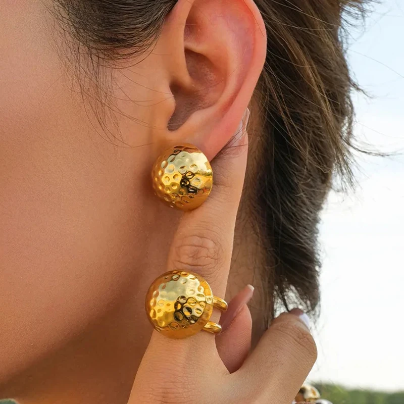 Gold Plated Semicircle Ball Earrings for Women Glossy Texture Hollow Round Ear Piercing Studs New Trend Jewelry Party Gifts
Gold Plated Semicircle Ball Earrings for Women Glossy Texture Hollow Round Ear Piercing Studs New Trend Jewelry Party Gifts