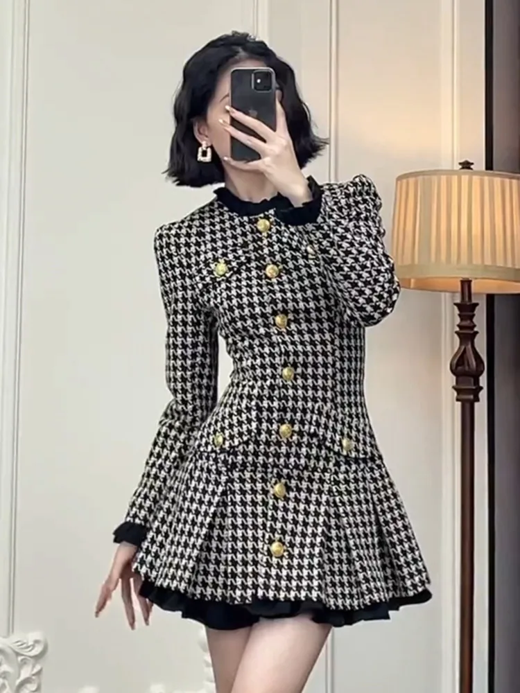 Fall Winter French Vintage Small Fragrance Dresses For Women Houndstooth Single Breasted Slim Waist Elegant Mini Pleated Dress
Fall Winter French Vintage Small Fragrance Dresses For Women Houndstooth Single Breasted Slim Waist Elegant Mini Pleated Dress