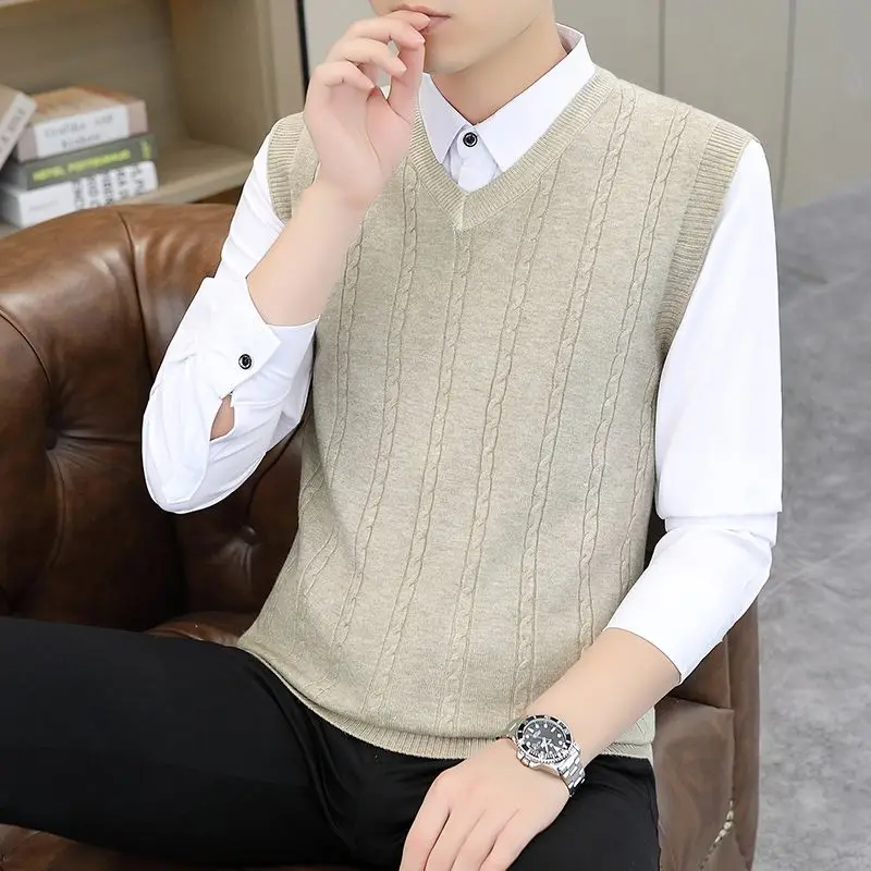 Мужской облегающий вязаный жилет в корейском стиле с v-образным вырезом, однотонный базовый слой, кардиган, повседневный студенческий кардиган на каждый день, весна-осень
Мужской облегающий вязаный жилет в корейском стиле с v-образным вырезом, однотонный базовый слой, кардиган, повседневный студенческий кардиган на каждый день, весна-осень