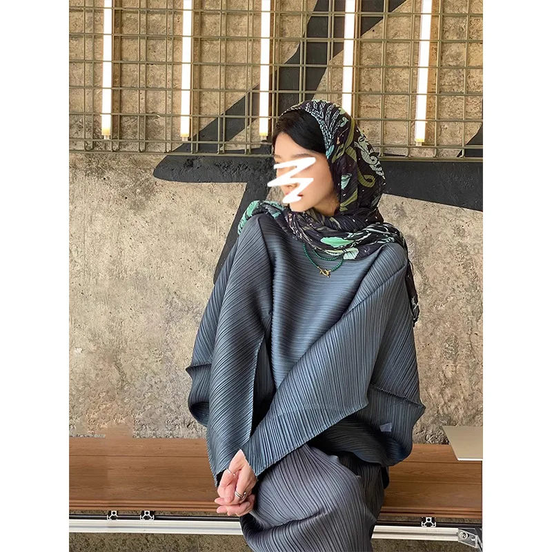 Miyake ALSEY 2025 Summer New Long-sleeved Top Loose Temperament Casual Solid Colour Round Neck Long Sleeve Pleated T-shirt
Miyake ALSEY 2025 Summer New Long-sleeved Top Loose Temperament Casual Solid Colour Round Neck Long Sleeve Pleated T-shirt