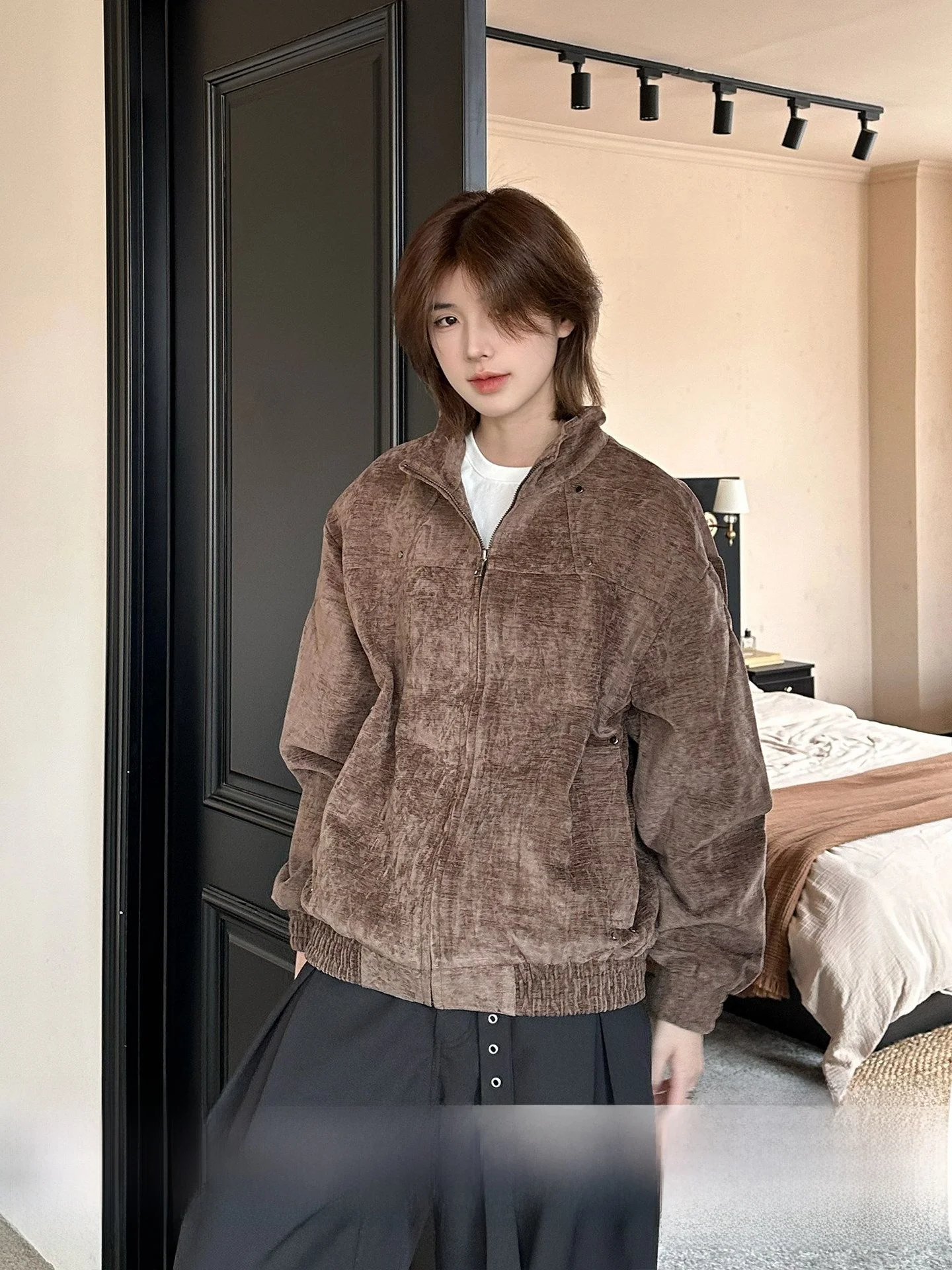 Unisex Loose Fit Zipper Jacket Retro Style Stand Collar Casual Outerwear for Couples Neutral Color Long Sleeve Polyester Fiber
Unisex Loose Fit Zipper Jacket Retro Style Stand Collar Casual Outerwear for Couples Neutral Color Long Sleeve Polyester Fiber