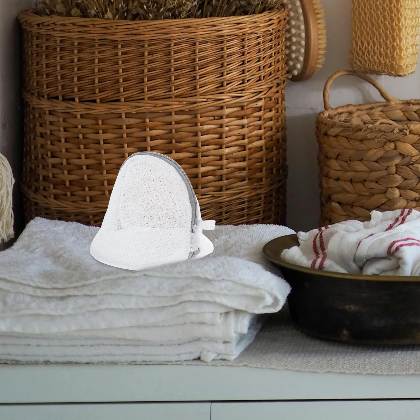 4Pcs Bra Laundry Net Bags Reusable Mesh Washing Bags Zipper Closure for Delicate Lingerie Socks Machine Wash Protection
4Pcs Bra Laundry Net Bags Reusable Mesh Washing Bags Zipper Closure for Delicate Lingerie Socks Machine Wash Protection