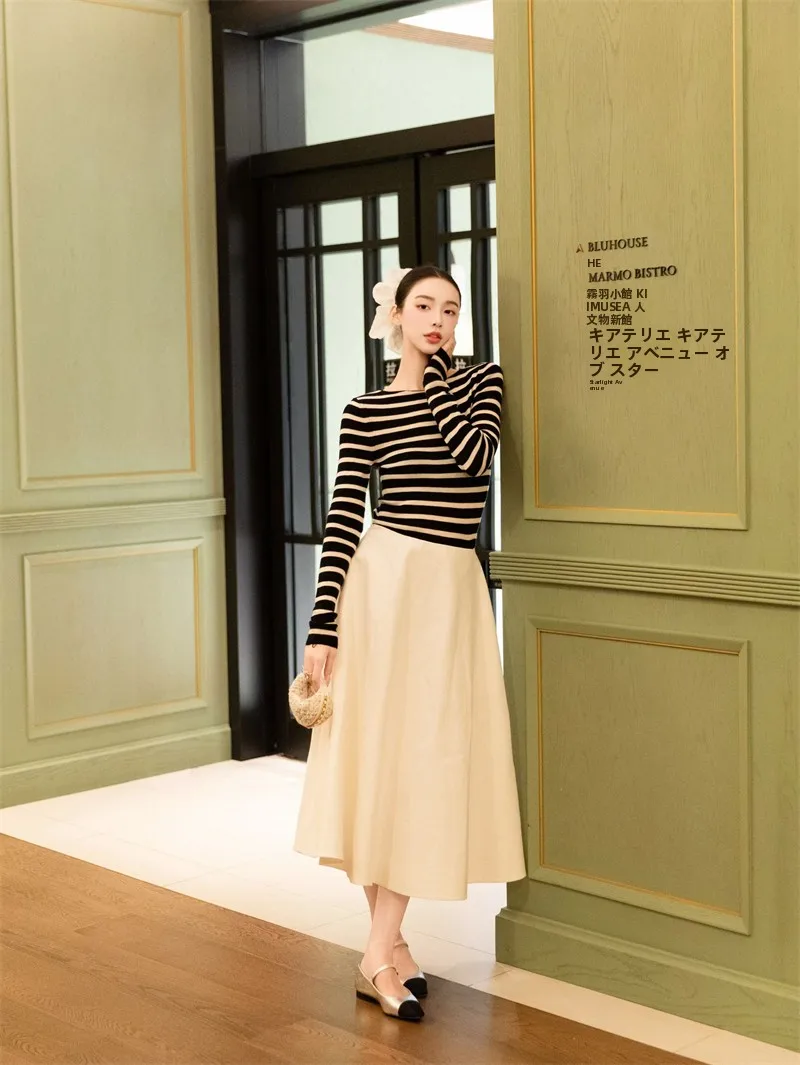 Nothing Nine Snow Wilderness Breath Stripe Top Pure Color Half Skirt Floral Headband Elegant Style Autumn Fashion Set for Women
Nothing Nine Snow Wilderness Breath Stripe Top Pure Color Half Skirt Floral Headband Elegant Style Autumn Fashion Set for Women
