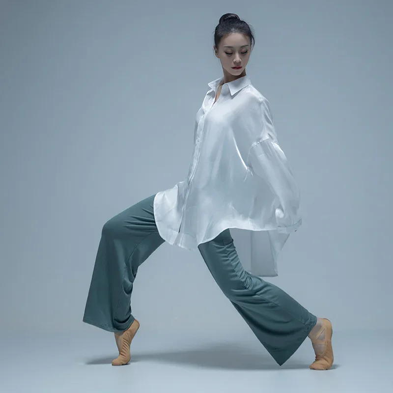 Modern dance shirt, thin and elegant top, loose training clothes, immortal Chinese dance clothes, classical dance performance
Modern dance shirt, thin and elegant top, loose training clothes, immortal Chinese dance clothes, classical dance performance
