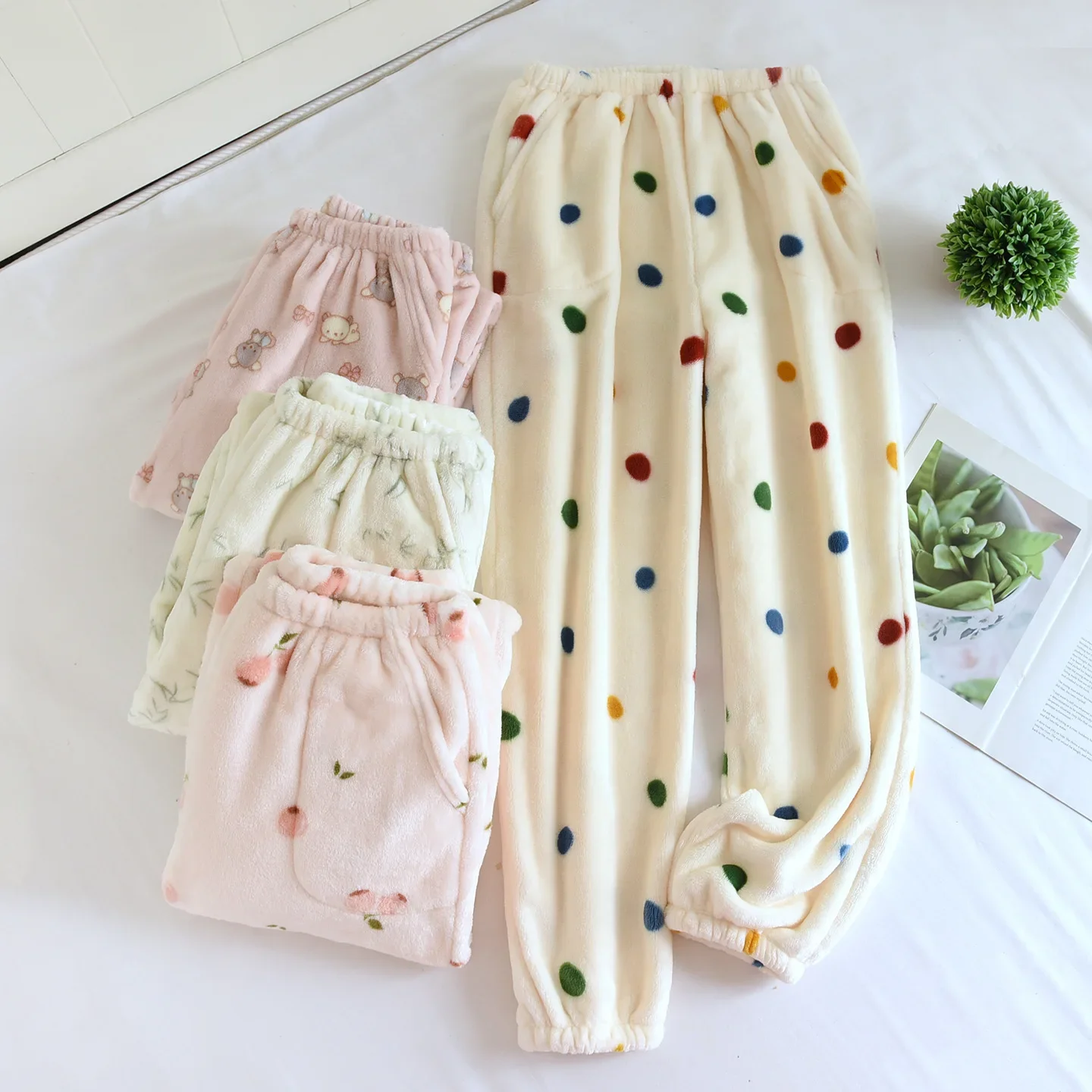 Warm Cartoon Printed Flannel Cute Sleeping Pants Thick Women's Autumn and Winter Loose and Comfortable Homewear Trousers
Warm Cartoon Printed Flannel Cute Sleeping Pants Thick Women's Autumn and Winter Loose and Comfortable Homewear Trousers