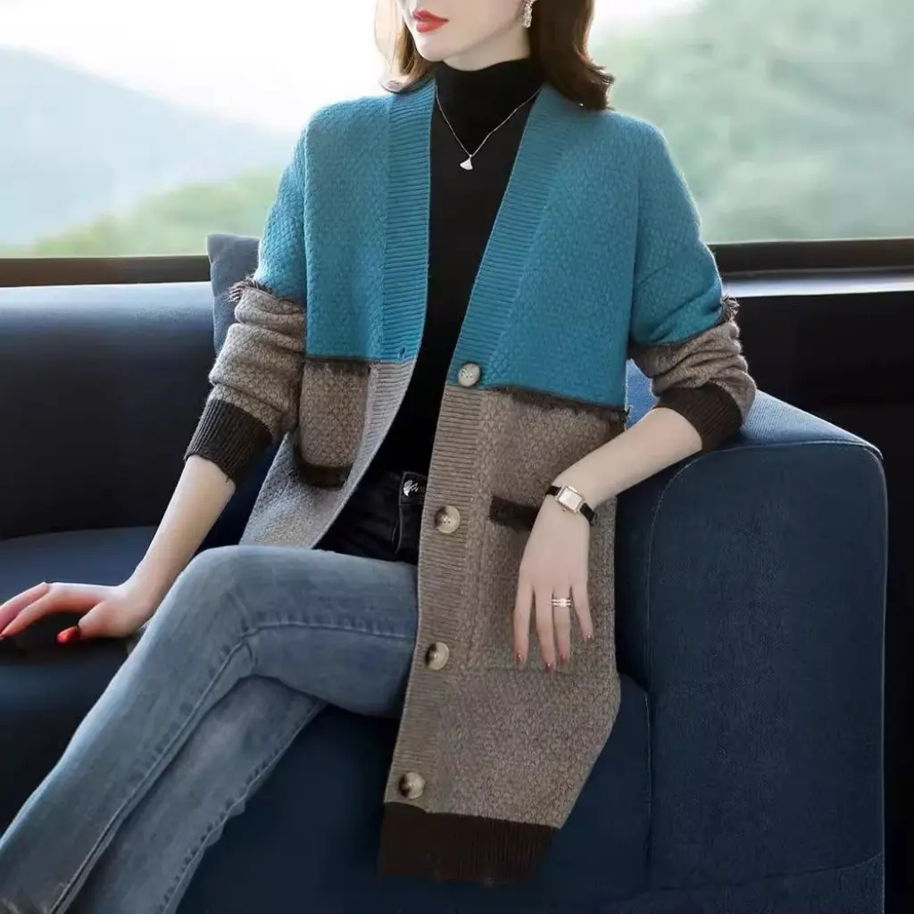 Women's V-neck Knitted Cardigan Sweater Coat Autumn Winter Loose Lazy Style Mid-length Color-matching Outer Wear 
Women's V-neck Knitted Cardigan Sweater Coat Autumn Winter Loose Lazy Style Mid-length Color-matching Outer Wear