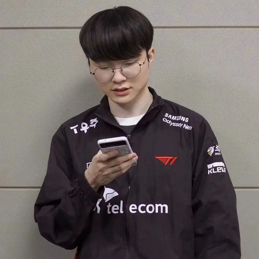 2023 официальная весенняя куртка Униформа LCKT1 S13 LOL Legends Jack FAKER куртка мужская и женская одежда для фанатов большой Модный Топ
2023 официальная весенняя куртка Униформа LCKT1 S13 LOL Legends Jack FAKER куртка мужская и женская одежда для фанатов большой Модный Топ