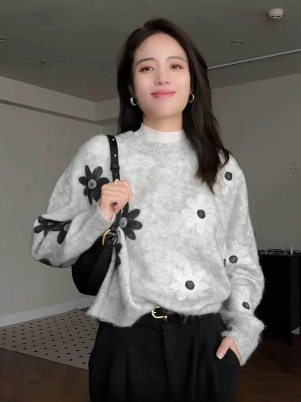 2026 New round Neck Long Sleeve Women's Sweater Soft Cozy Loose Fit Knitted Top Gray 3D Flower Decoration Autumn Winter Fashion
2026 New round Neck Long Sleeve Women's Sweater Soft Cozy Loose Fit Knitted Top Gray 3D Flower Decoration Autumn Winter Fashion