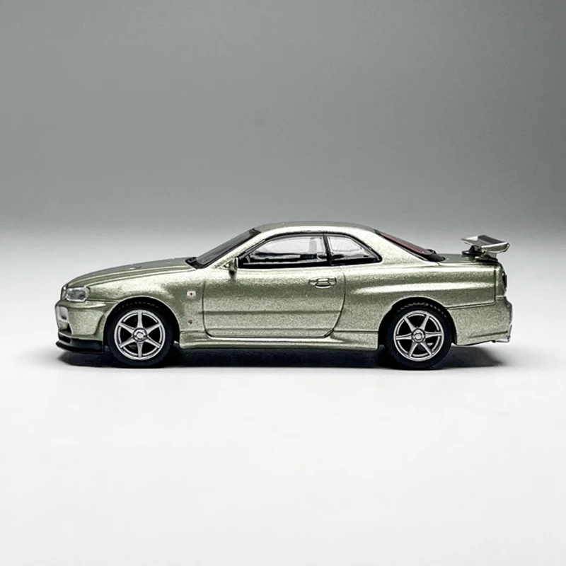 MINIGT Литой под давлением масштаб 1:64 # 1003 Skyline GTR R34 модель автомобиля из сплава для взрослых, классическая коллекция, сувенир, статический дисплей, украшения, подарок
MINIGT Литой под давлением масштаб 1:64 # 1003 Skyline GTR R34 модель автомобиля из сплава для взрослых, классическая коллекция, сувенир, статический дисплей, украшения, подарок