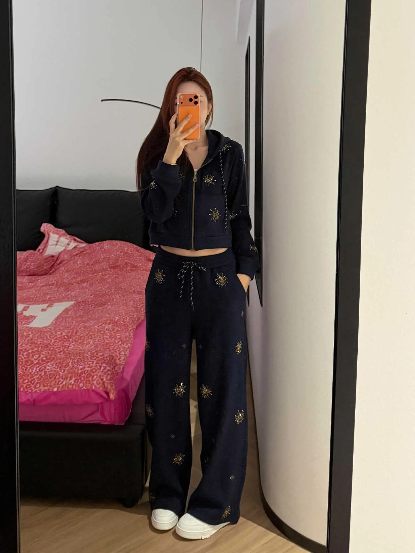 Ele Women's High Waist Wide Leg Pants Diamond Embellied Hoodie Top Bot Set Faionable Casual Spring Outfit
Ele Women's High Waist Wide Leg Pants Diamond Embellied Hoodie Top Bot Set Faionable Casual Spring Outfit