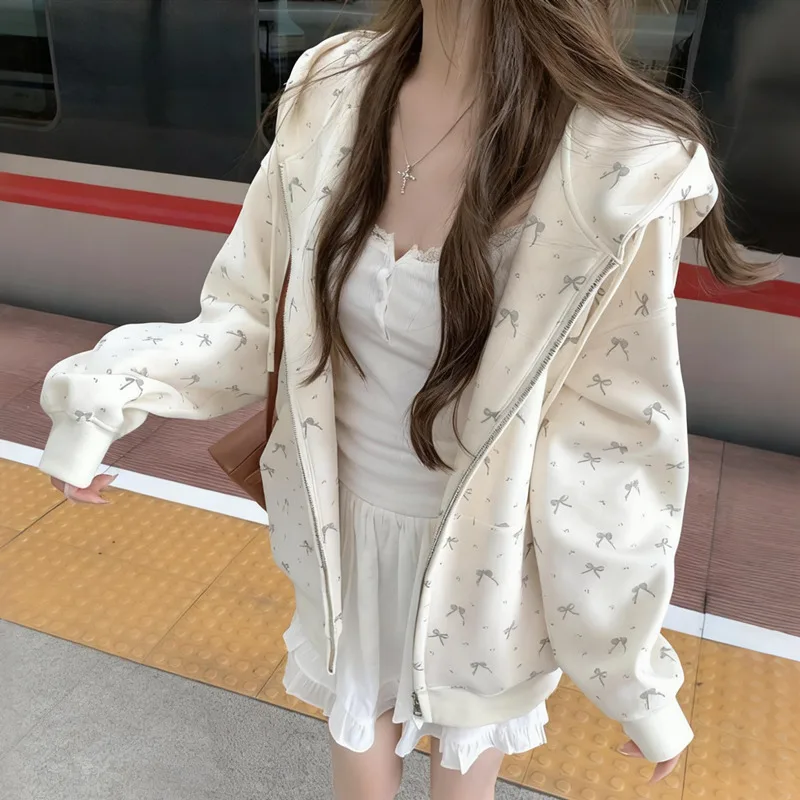 2026 весенние толстовки с принтом и бантом, женские милые повседневные корейские толстовки с капюшоном на молнии для молодых девушек, универсальная одежда в стиле каваи
2026 весенние толстовки с принтом и бантом, женские милые повседневные корейские толстовки с капюшоном на молнии для молодых девушек, универсальная одежда в стиле каваи