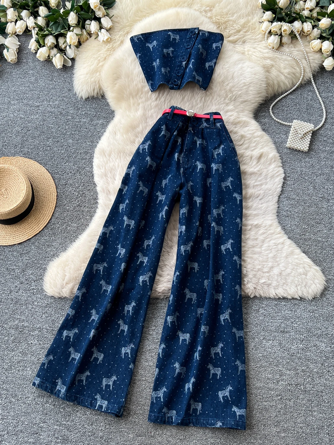 American Retro Denim Strapless Vest Print Two-Piece Set Women's High Waist Slim Straight Leg Pants Summer Fashion Ensemble
American Retro Denim Strapless Vest Print Two-Piece Set Women's High Waist Slim Straight Leg Pants Summer Fashion Ensemble