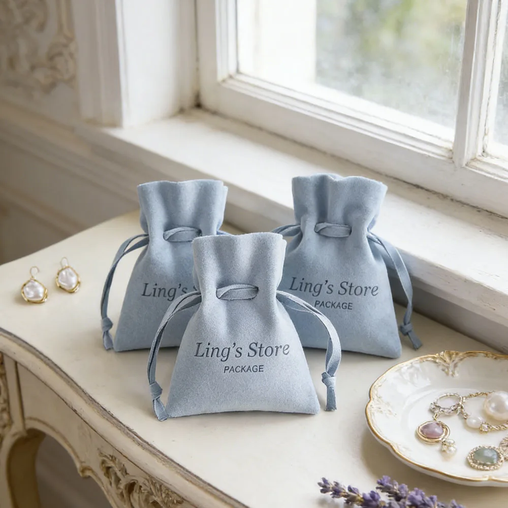 50pcs Blue Print Logo Microfiber Drawstring Gift Bags 7x8cm Mini Wedding Candy Pouch Lovely Pendent Jewelry Container
50pcs Blue Print Logo Microfiber Drawstring Gift Bags 7x8cm Mini Wedding Candy Pouch Lovely Pendent Jewelry Container