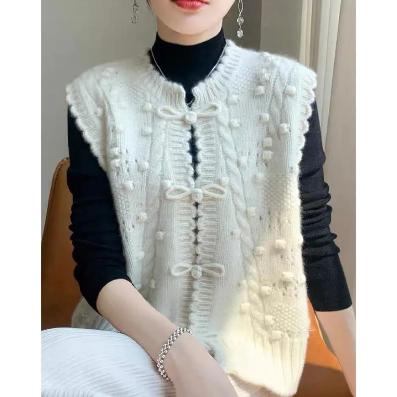 New Chinese Style Knitted Cashmere Vest Women's round Neck Sleeveless Open Cardigan Outerwear Versatile Layering Piece
New Chinese Style Knitted Cashmere Vest Women's round Neck Sleeveless Open Cardigan Outerwear Versatile Layering Piece