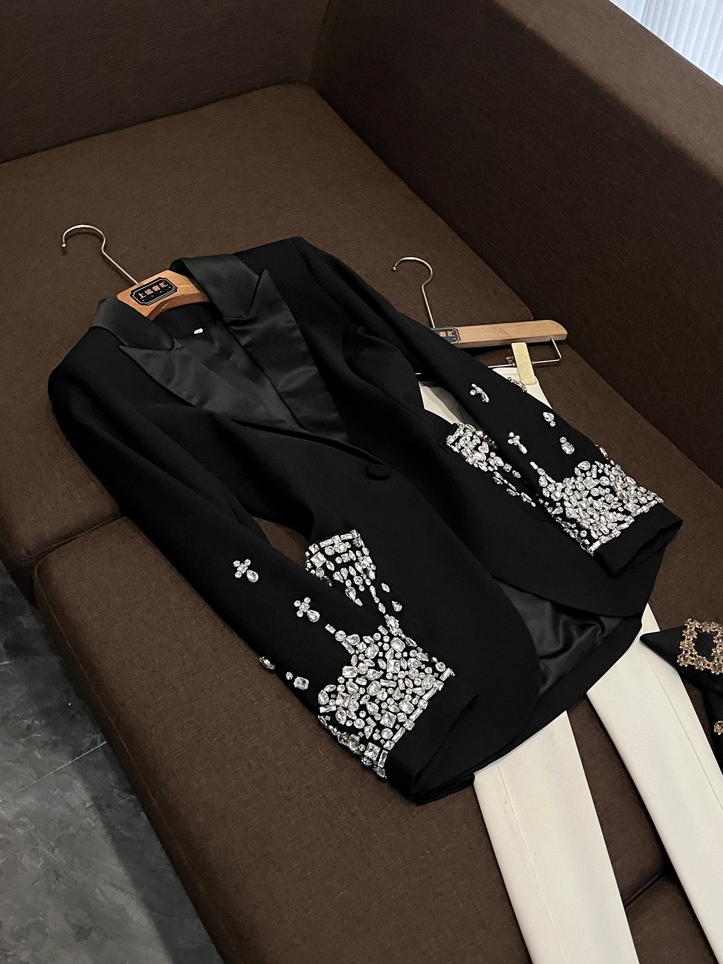 Spring 2026 Heavy Embellied Diamond Women's Suit Jaet Long Sve Commute Ele Single Button Polyester Blending
Spring 2026 Heavy Embellied Diamond Women's Suit Jaet Long Sve Commute Ele Single Button Polyester Blending