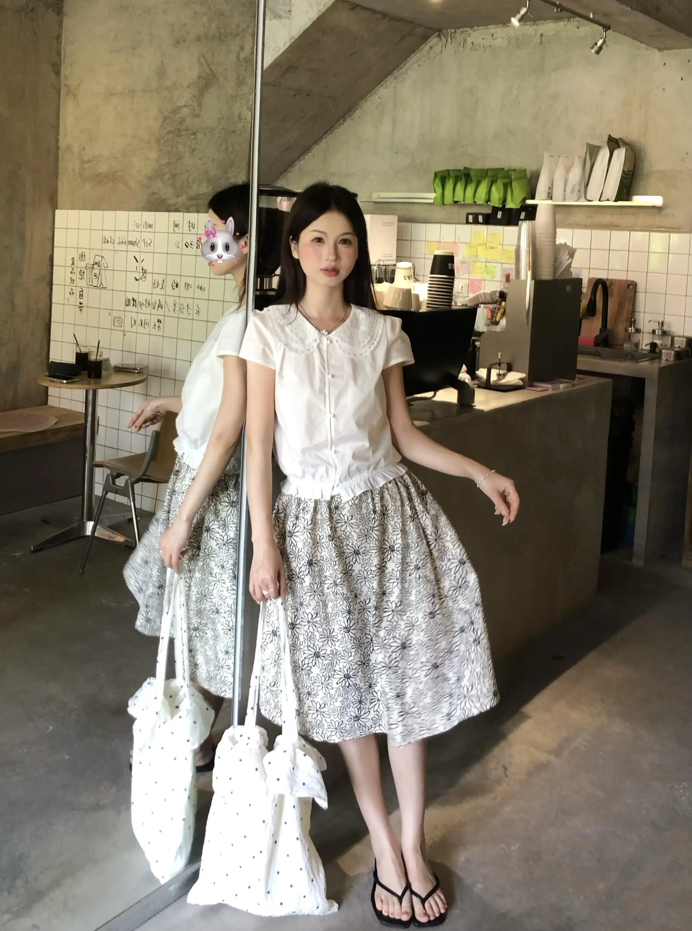 Retro Lace Trim Doll Collar Shirt And Printed Half Skirt Two Piece Set Women's Summer Fashion Outfit High Waist Floral Print
Retro Lace Trim Doll Collar Shirt And Printed Half Skirt Two Piece Set Women's Summer Fashion Outfit High Waist Floral Print