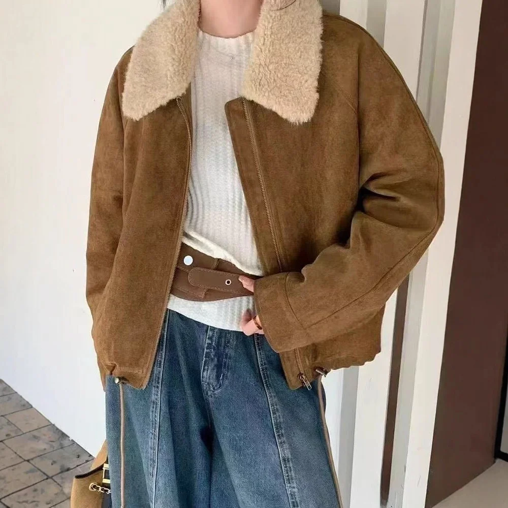 Женская повседневная утепленная замшевая куртка с воротником из овечьей шерсти, осенне-зимняя верхняя одежда свободного кроя, байкерская куртка для женщин
Женская повседневная утепленная замшевая куртка с воротником из овечьей шерсти, осенне-зимняя верхняя одежда свободного кроя, байкерская куртка для женщин