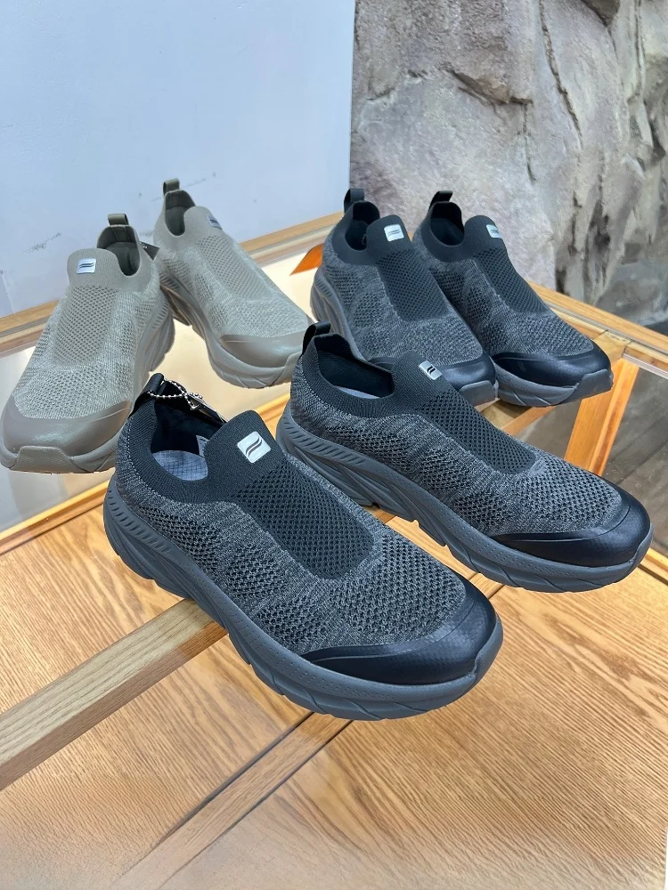 Lightweight Men's Slip-On Shoes Anti-Slip Comfortable Wearing Experience Casual Fashion Sports Breathable Flat Heel Rubber Sole
Lightweight Men's Slip-On Shoes Anti-Slip Comfortable Wearing Experience Casual Fashion Sports Breathable Flat Heel Rubber Sole