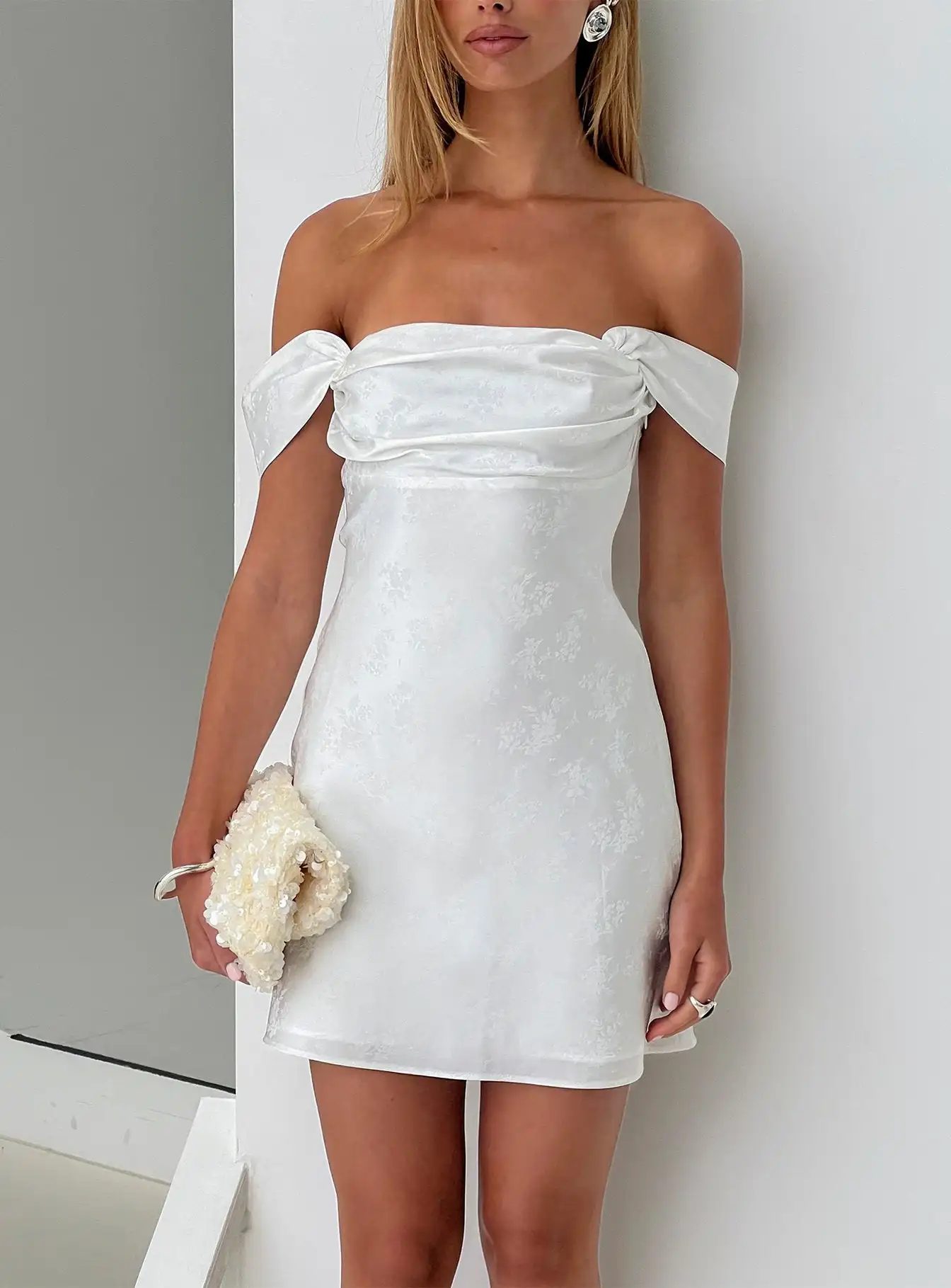 White off-the-shoulder pleated satin dress, a sexy and alluring off-the-shoulder mini dress perfect for dates or parties
White off-the-shoulder pleated satin dress, a sexy and alluring off-the-shoulder mini dress perfect for dates or parties