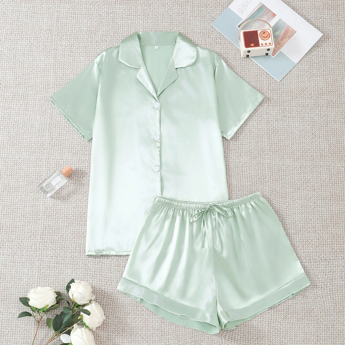 2025 Summer Women's Light Green Short Sleeve Shirt & Lotus Leaf Shorts Set Ice Silk Pajamas Outside Summer Home Two Piece Suits
2025 Summer Women's Light Green Short Sleeve Shirt & Lotus Leaf Shorts Set Ice Silk Pajamas Outside Summer Home Two Piece Suits