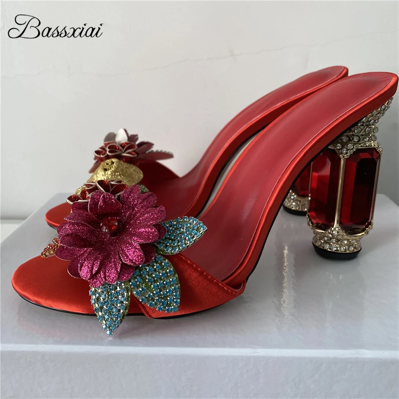 Женские сандалии с блестками и бриллиантами и цветами, роскошные атласные летние туфли на высоком каблуке со стразами и кристаллами
Женские сандалии с блестками и бриллиантами и цветами, роскошные атласные летние туфли на высоком каблуке со стразами и кристаллами