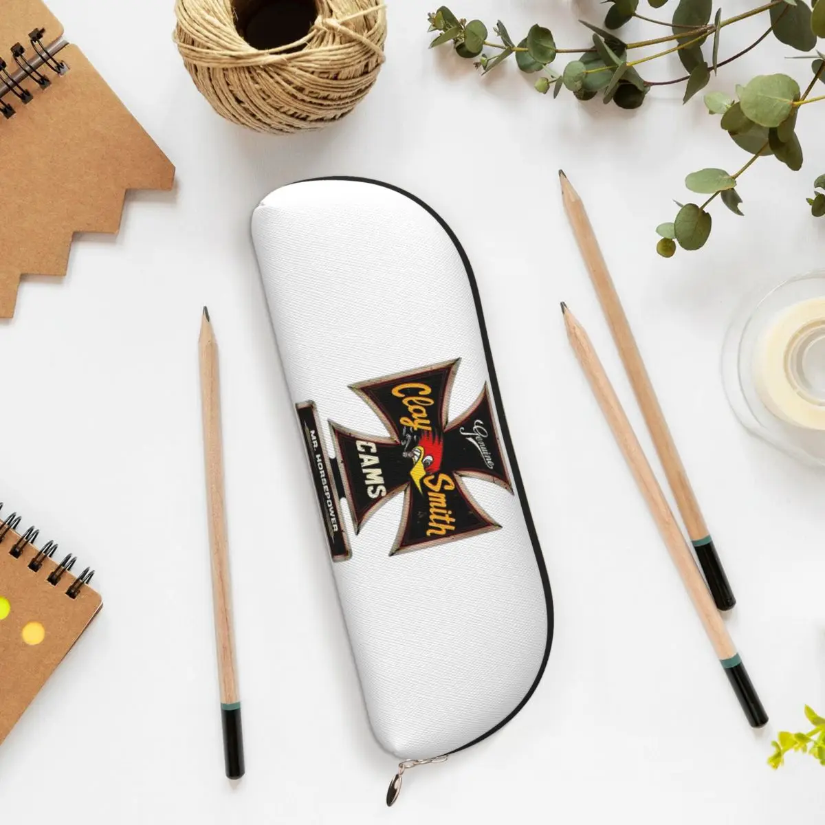 Сделано в США, уличный пенал Mr.Horsepower Clay Smith Cams, держатель для ручек, большая вместительная коробка для ручек, сумка-карандаш для подарков Studen
Сделано в США, уличный пенал Mr.Horsepower Clay Smith Cams, держатель для ручек, большая вместительная коробка для ручек, сумка-карандаш для подарков Studen