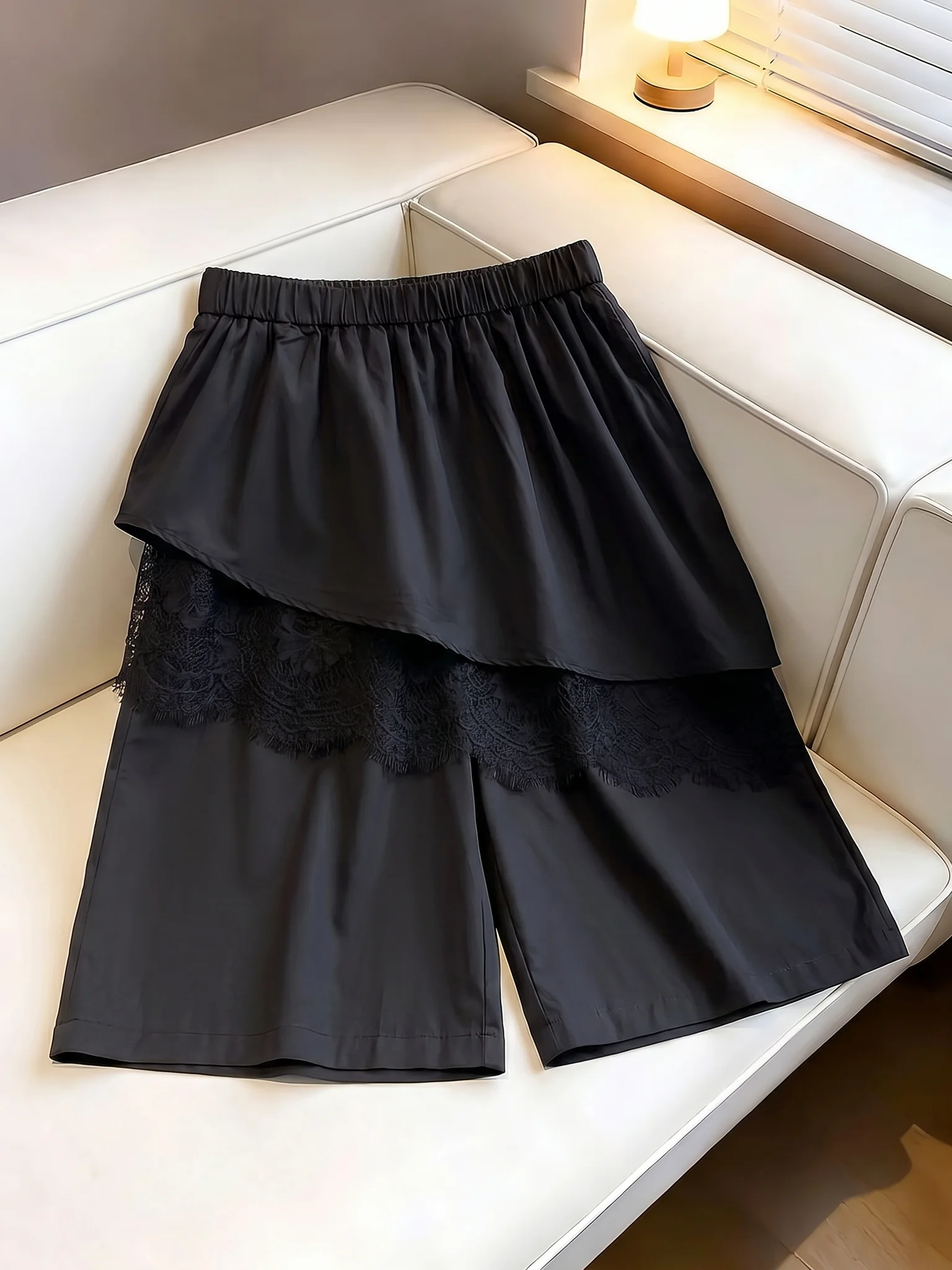 Black Lace Splice Wide Leg Short Pants Women's Summer New plus Size Elastic Waist Five-Quarter Length Commute Style Korean Ve...
Black Lace Splice Wide Leg Short Pants Women's Summer New plus Size Elastic Waist Five-Quarter Length Commute Style Korean Ve...