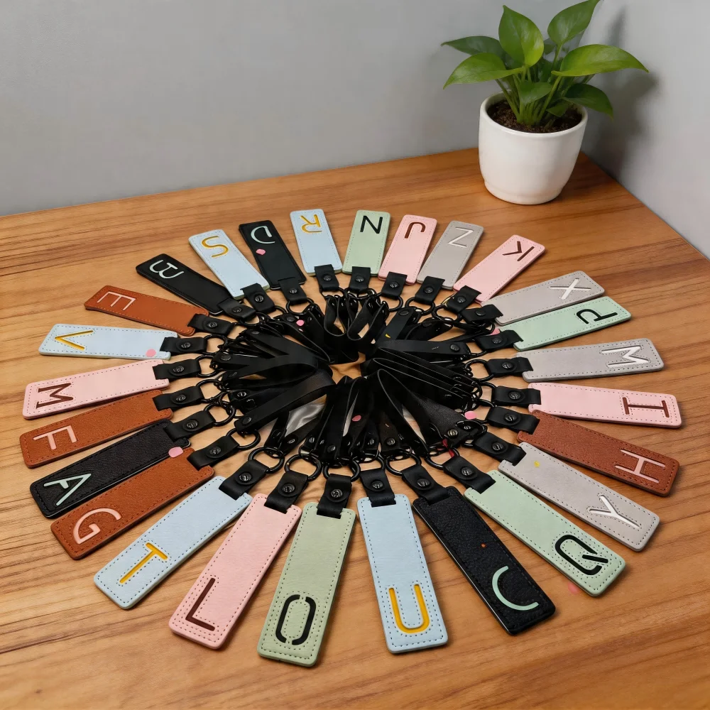 Creative Border Popular Foreign Trade Wholesale 26 English Letter Card Keychain Leather Cars Accessories Simple Pendant Gift
Creative Border Popular Foreign Trade Wholesale 26 English Letter Card Keychain Leather Cars Accessories Simple Pendant Gift