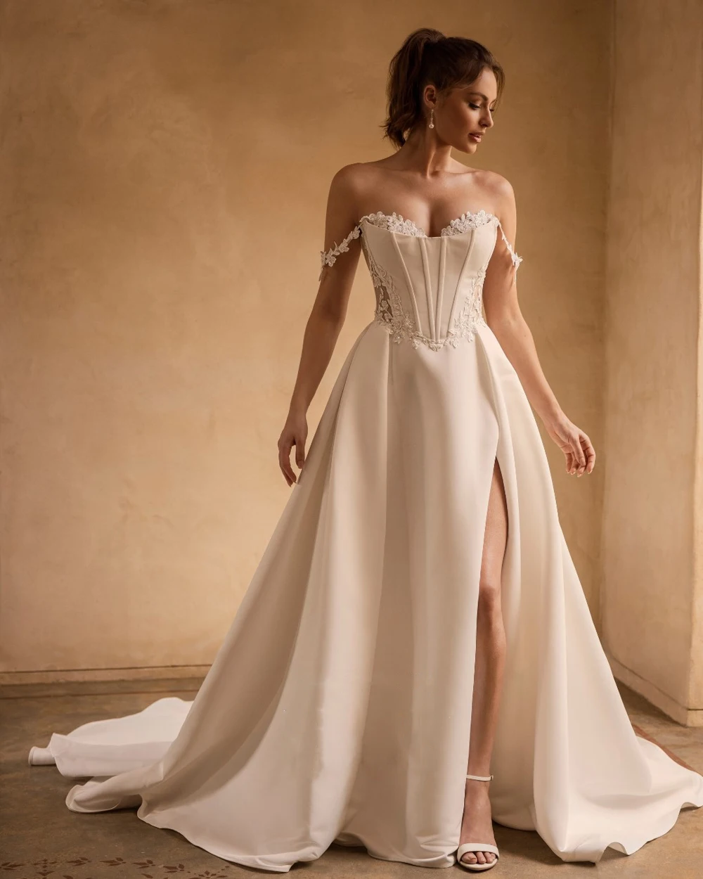 Elegant Off Shoulder Wedding Dresses Lace Applique Fish Bone Backless HIgh Slit Illusion Bridal Gown Vestido De Novia Customized
Elegant Off Shoulder Wedding Dresses Lace Applique Fish Bone Backless HIgh Slit Illusion Bridal Gown Vestido De Novia Customized